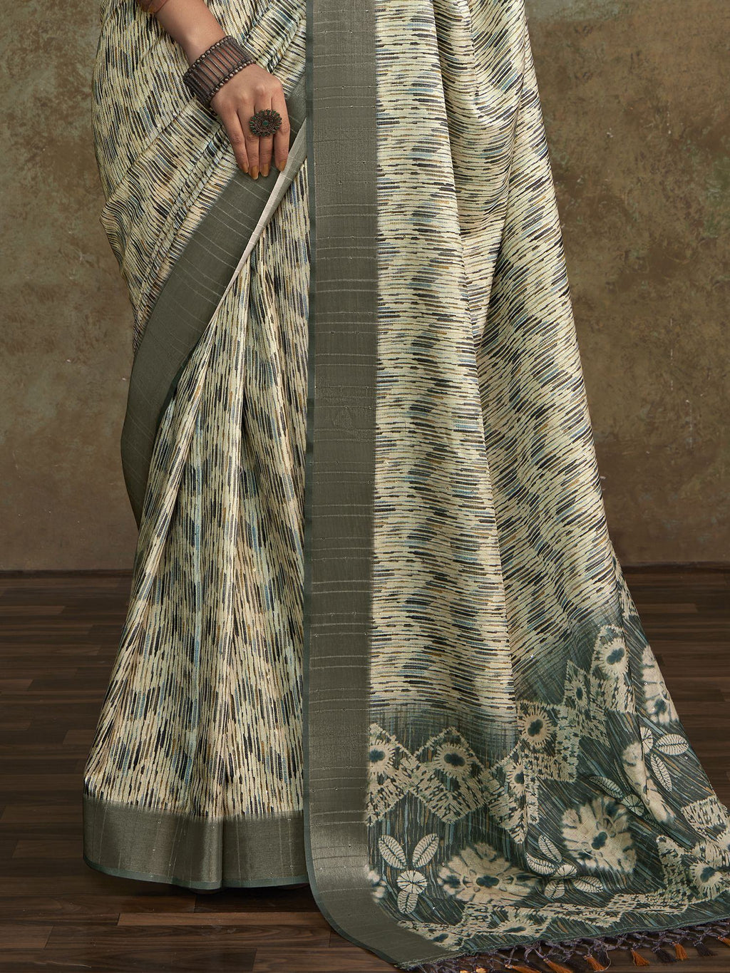 Stunning Off-White Digital Printed Silk Traditional Saree With Blouse