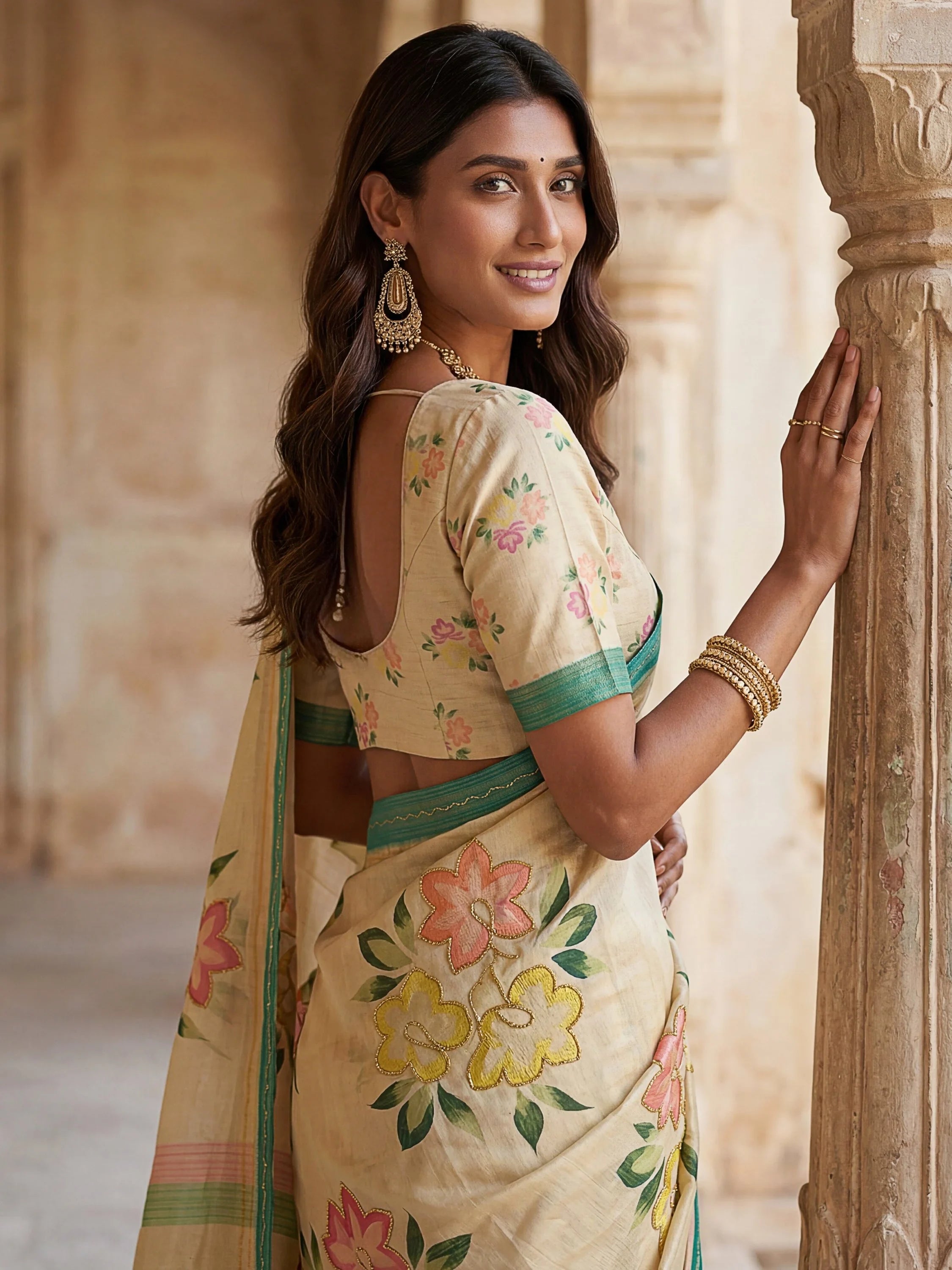 Cream Splendid Floral Printed Silk Function Wear Saree With Blouse