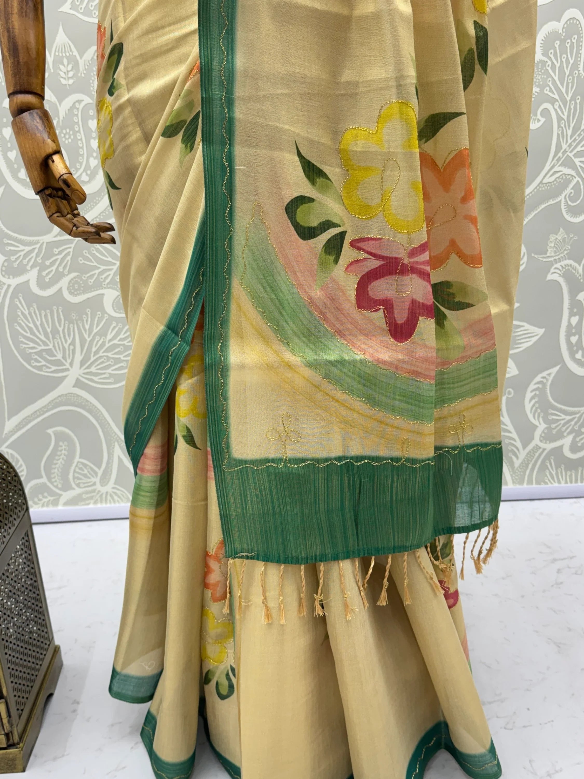 Cream Splendid Floral Printed Silk Function Wear Saree With Blouse