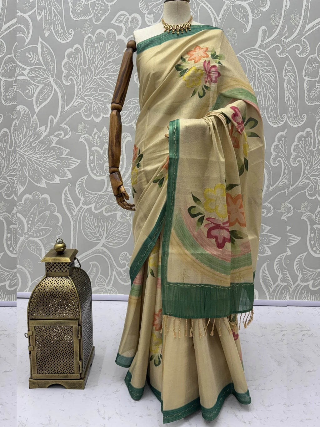 Cream Splendid Floral Printed Silk Function Wear Saree With Blouse