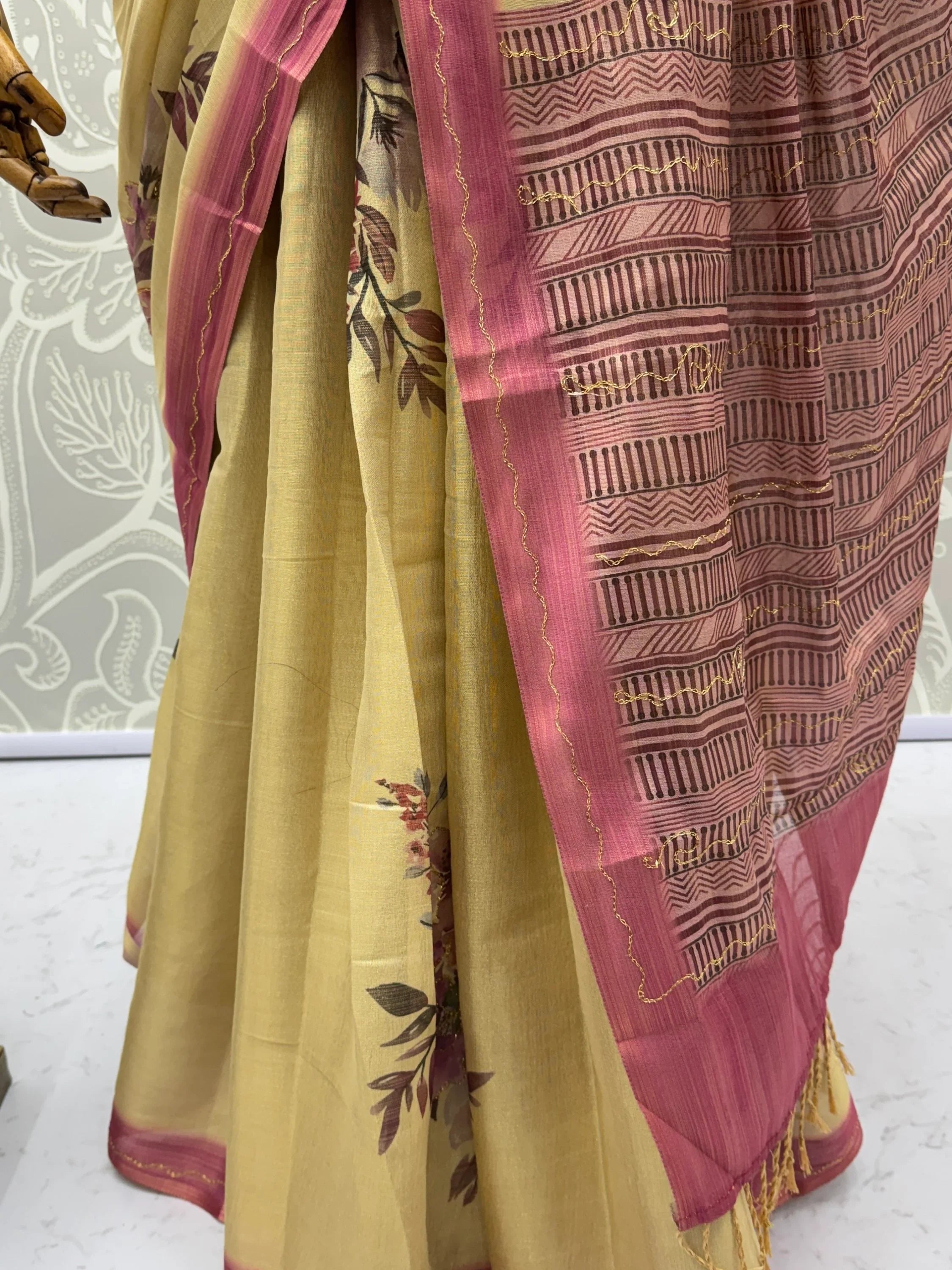 Elegant Cream Flower Printed Silk Event Wear Saree With Blouse