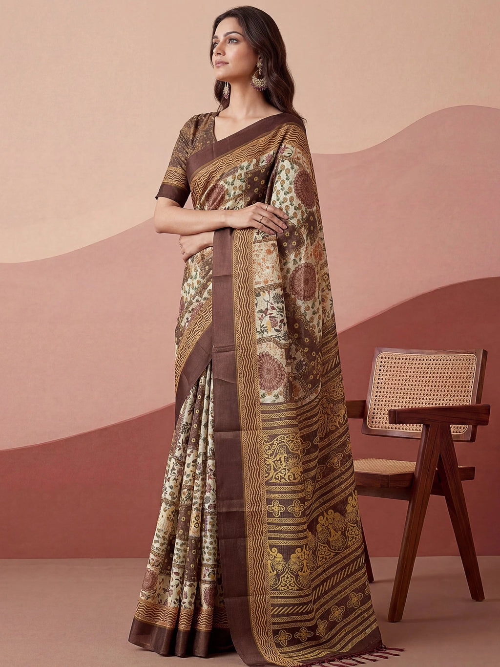 Cream Fantabulous Floral Printed Silk Festive Wear Saree With Blouse