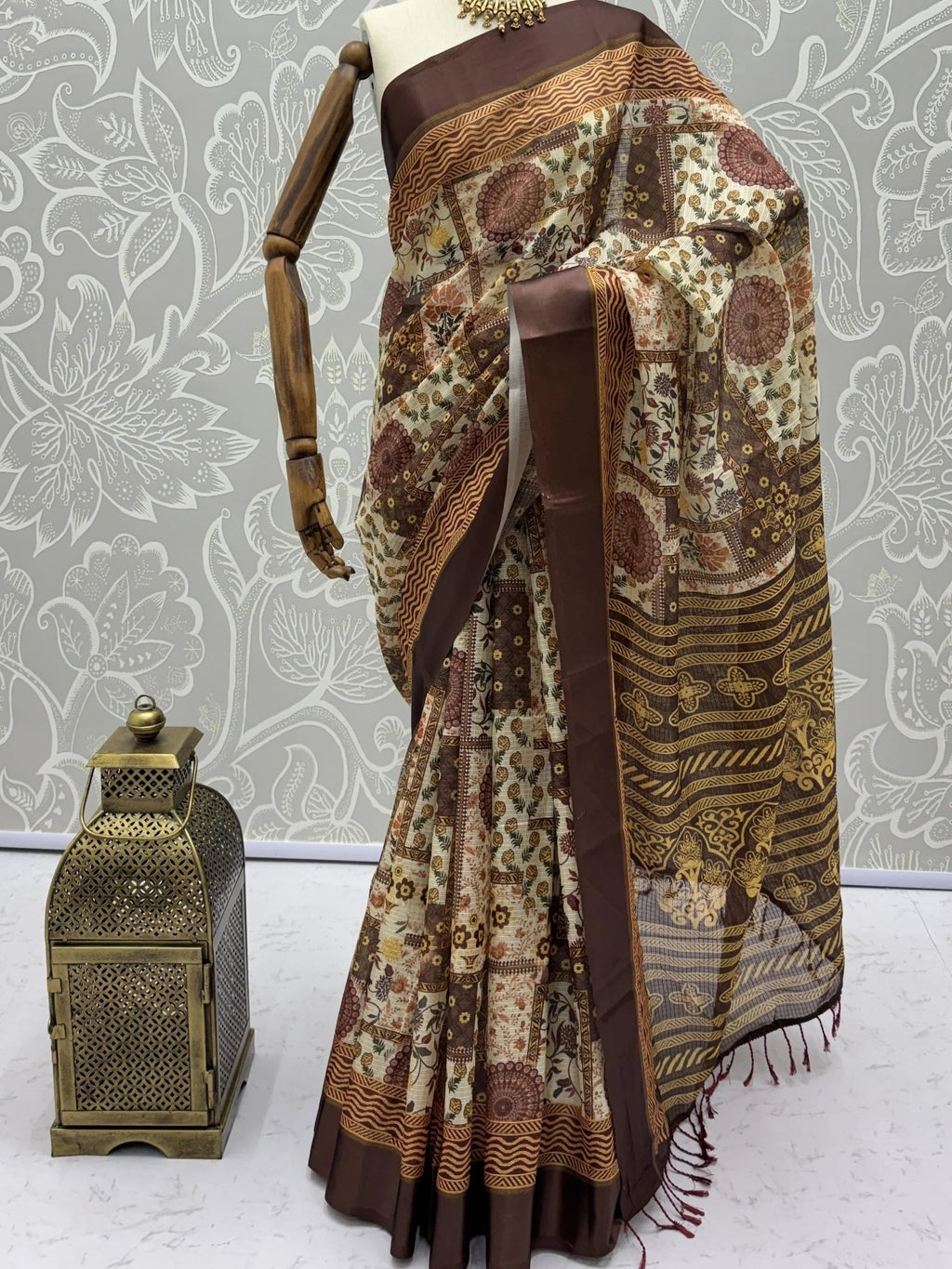 Cream Fantabulous Floral Printed Silk Festive Wear Saree With Blouse