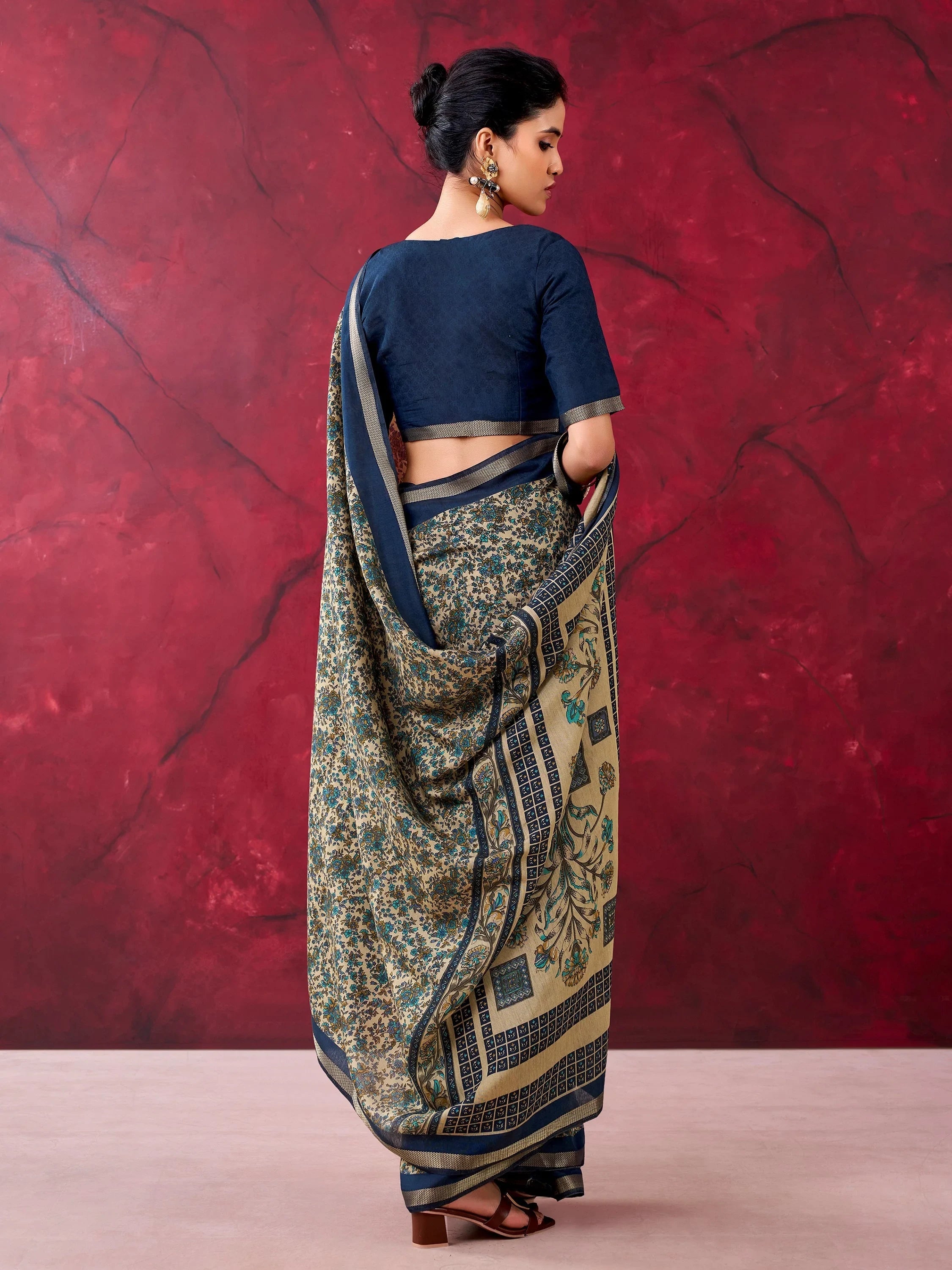 Blue Classy Linen Floral Printed Casual Wear Saree With Blouse