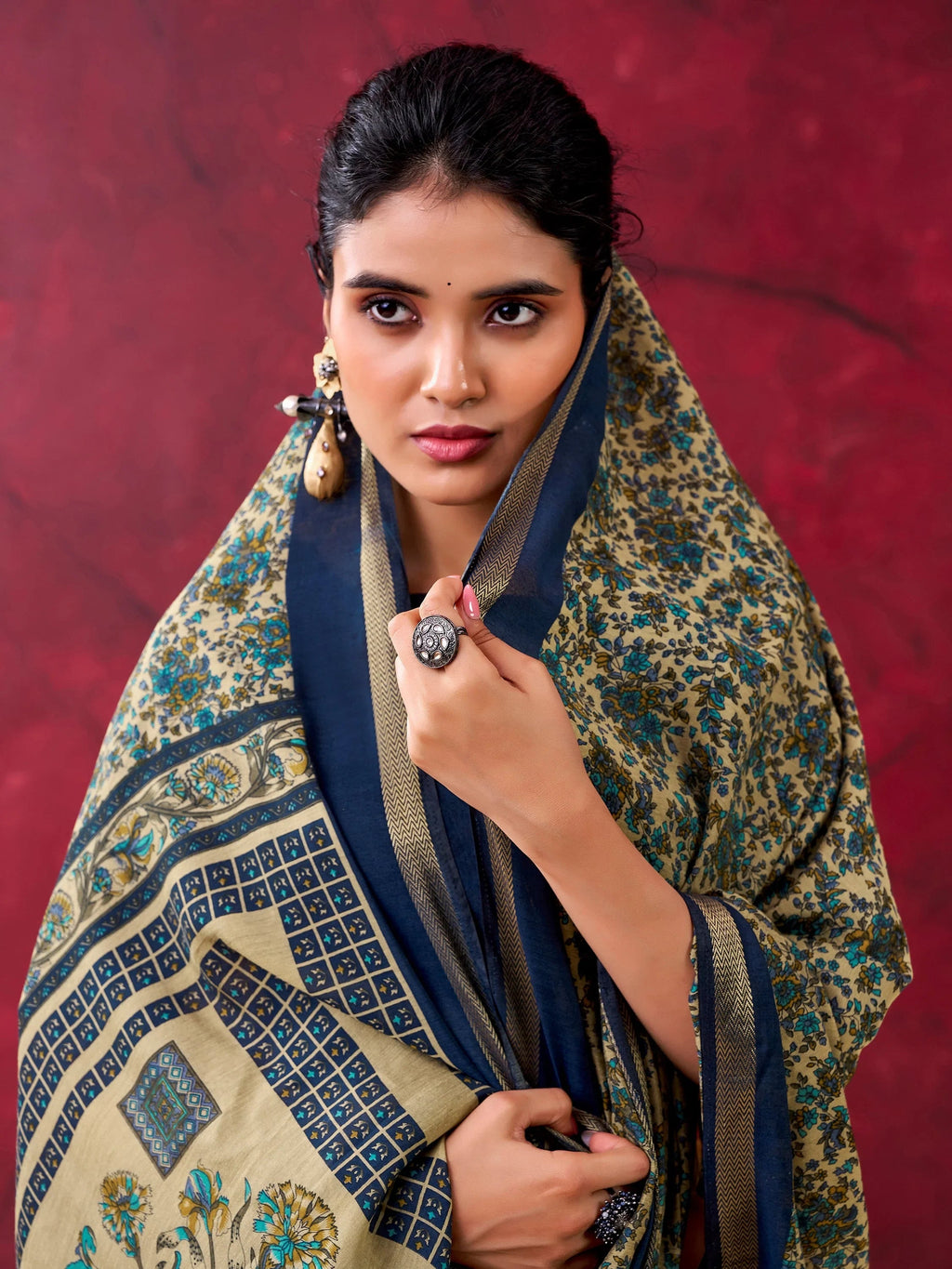 Blue Classy Linen Floral Printed Casual Wear Saree With Blouse