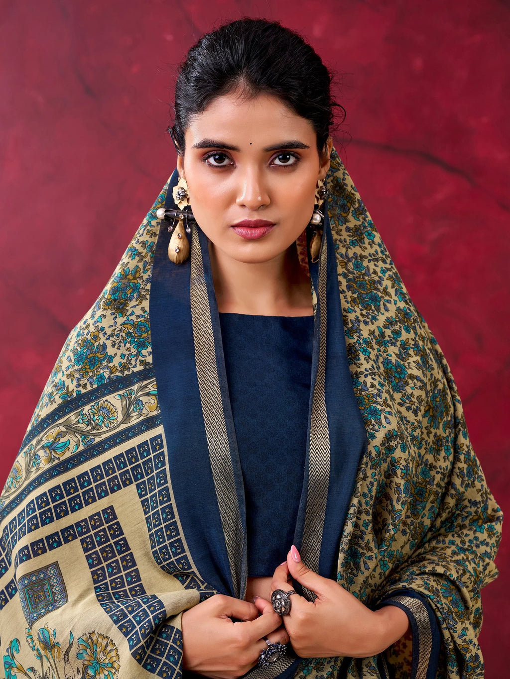 Blue Classy Linen Floral Printed Casual Wear Saree With Blouse