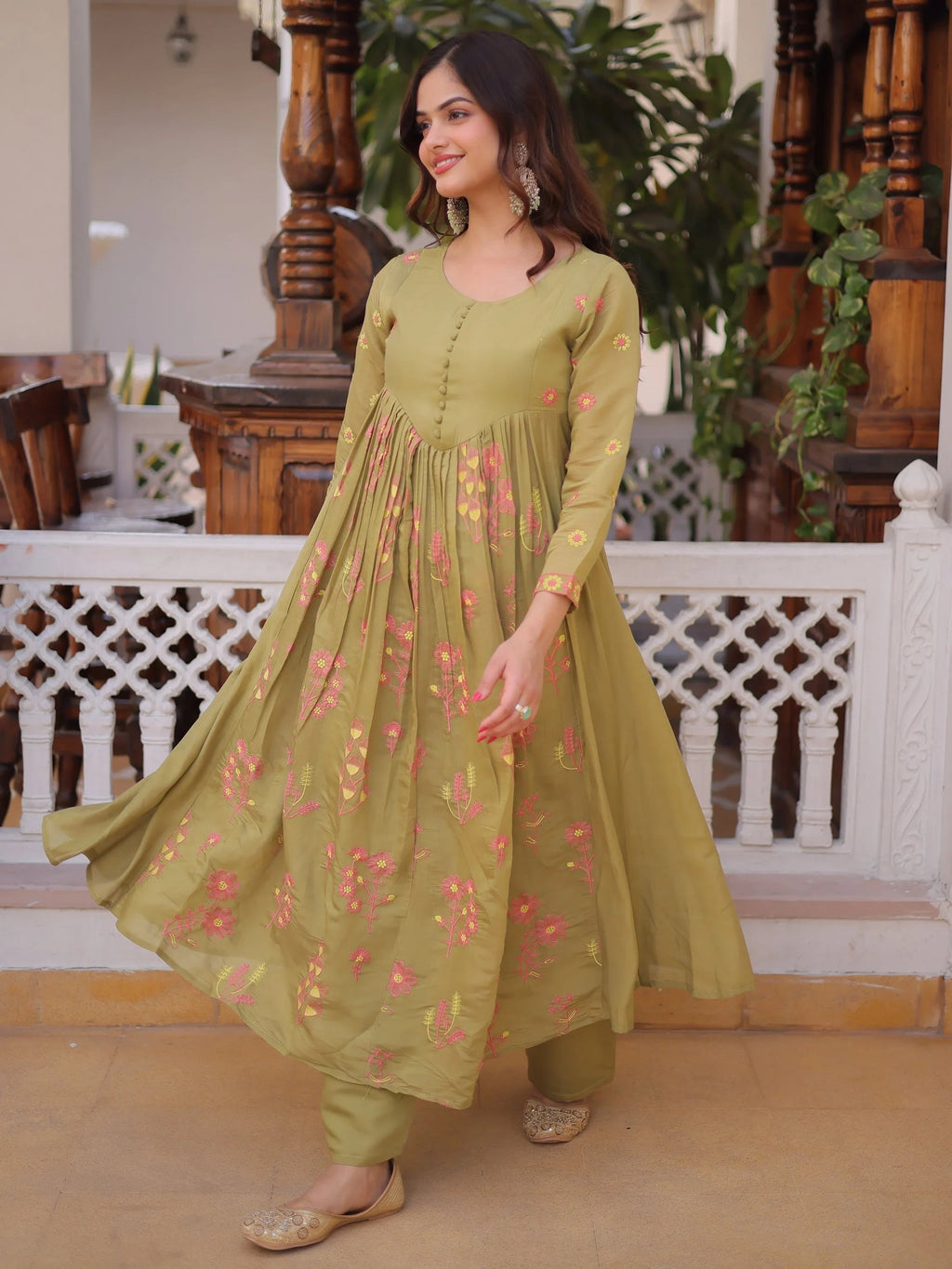 Green Enchanting Thread Embroidery Chanderi Function Wear Pant Suit