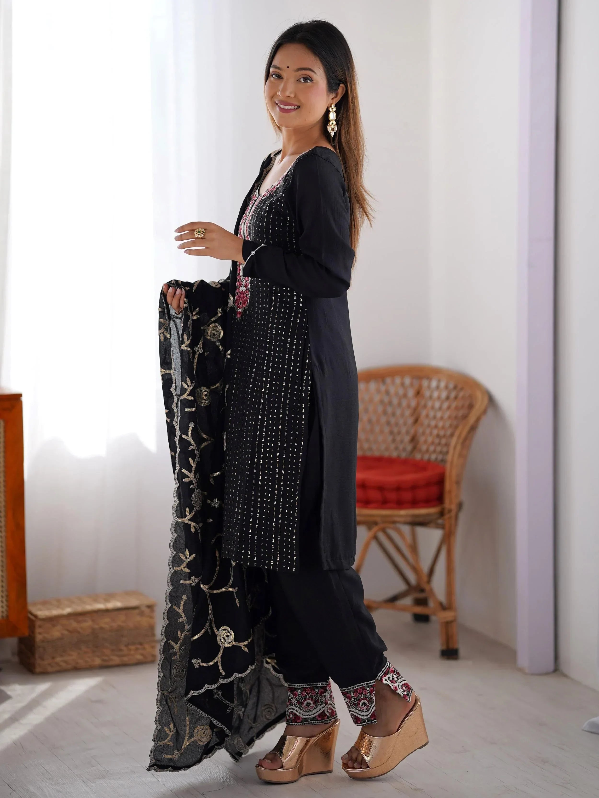Black Lavishing Chinon Thread Embroidered Traditional Straight Suit