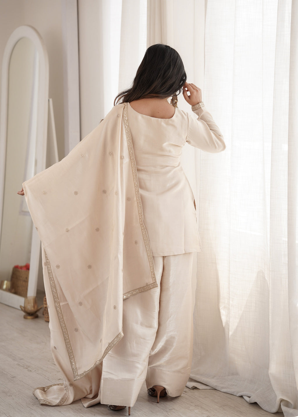 Cream Glass Roman Silk Kurta Suit Set With Embroidery Work