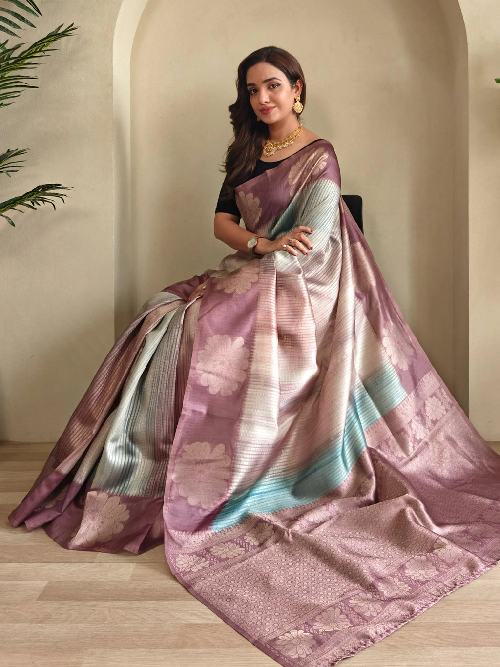 Delicate Lilac Zari Weaving Silk Saree With Blouse