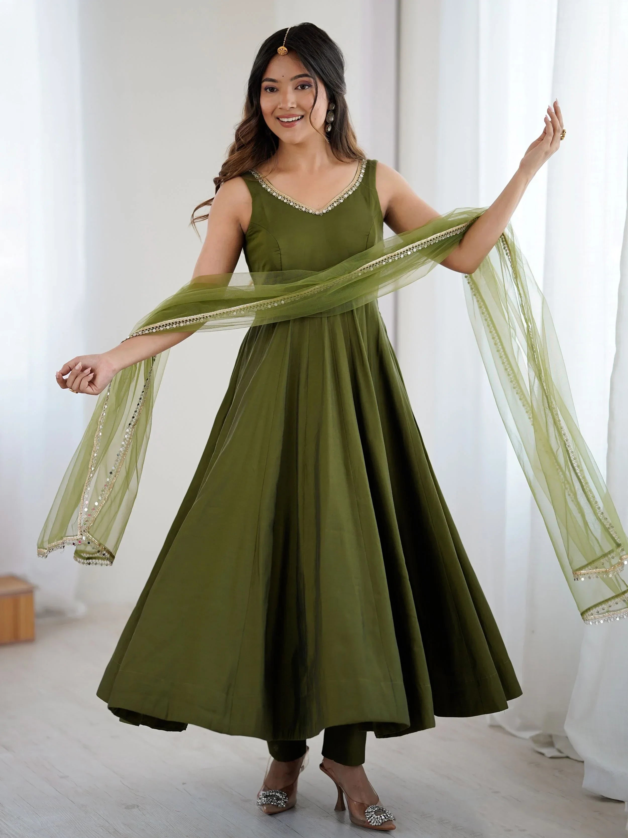 Green Mesmerizing Chanderi Silk Lace Work Anarkali Suit