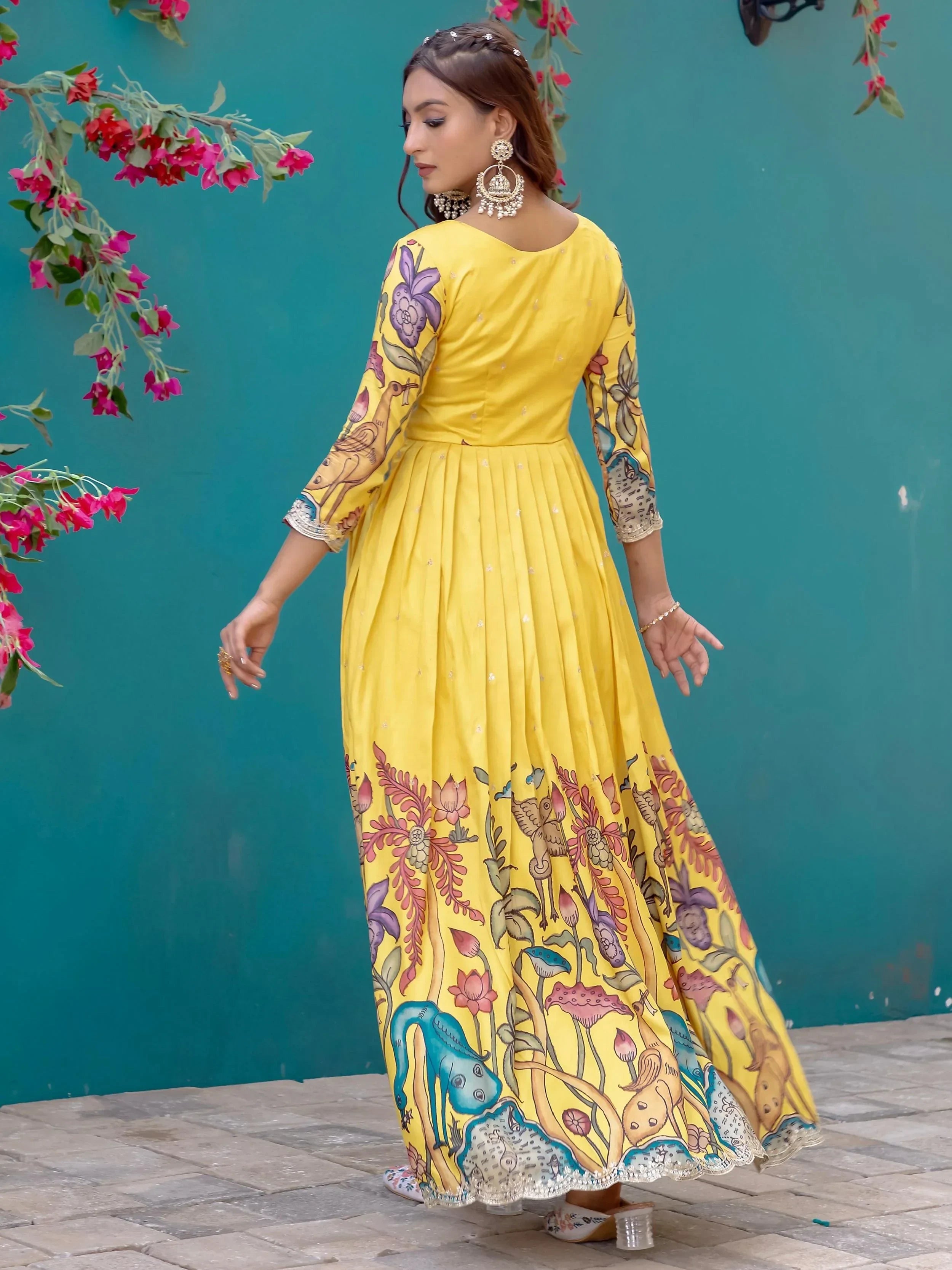 Yellow Mesmerizing Silk Printed Traditional Gown