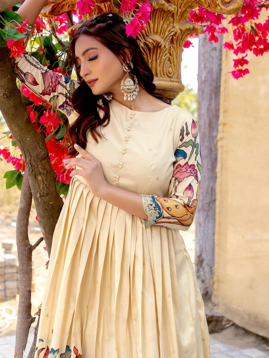 Cream Mesmerizing Silk Printed Traditional Gown