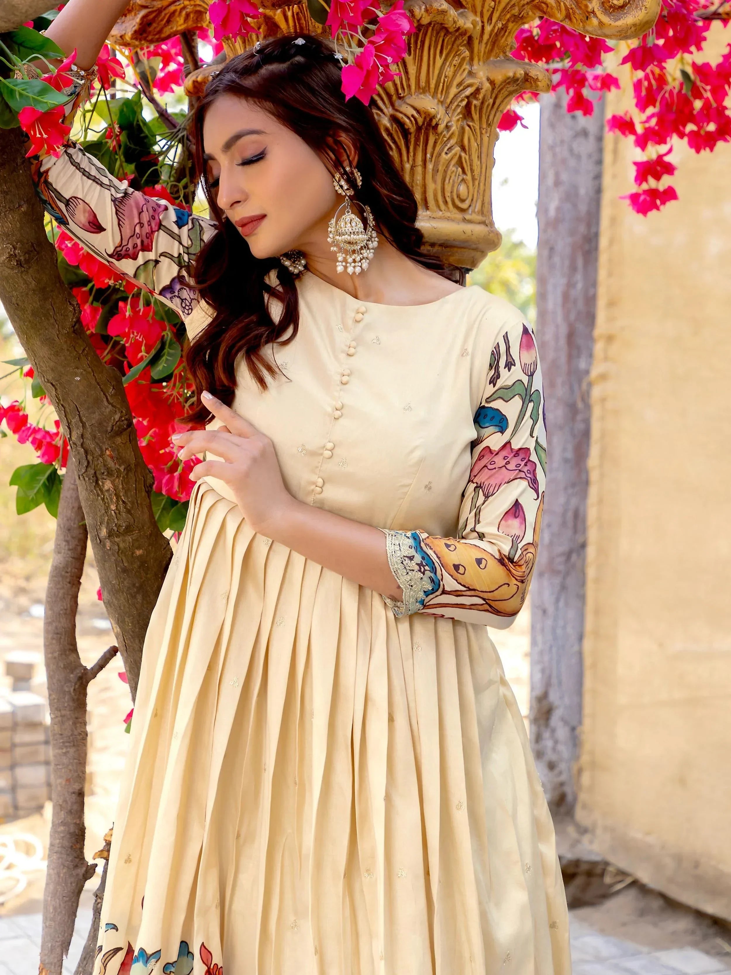Cream Mesmerizing Silk Printed Traditional Gown