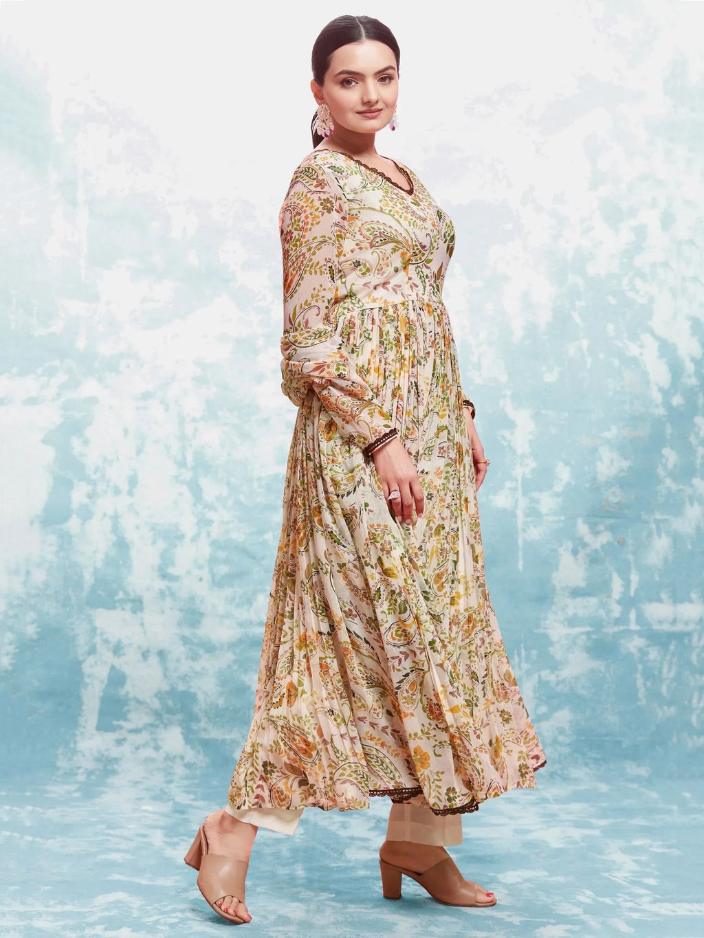 Dazzling Off-White Digital Printed Georgette Traditional Salwar Suit